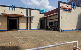 RedDoorz near Goa Panggung